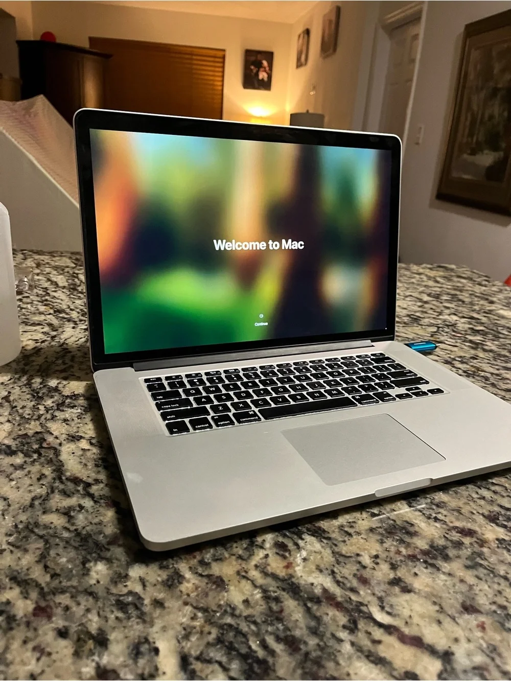 Apple MacBook Pro Silver 15-inch Core i7 16GB Somona